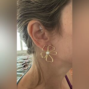 Anthropologie STUNNING flower outline post earrings